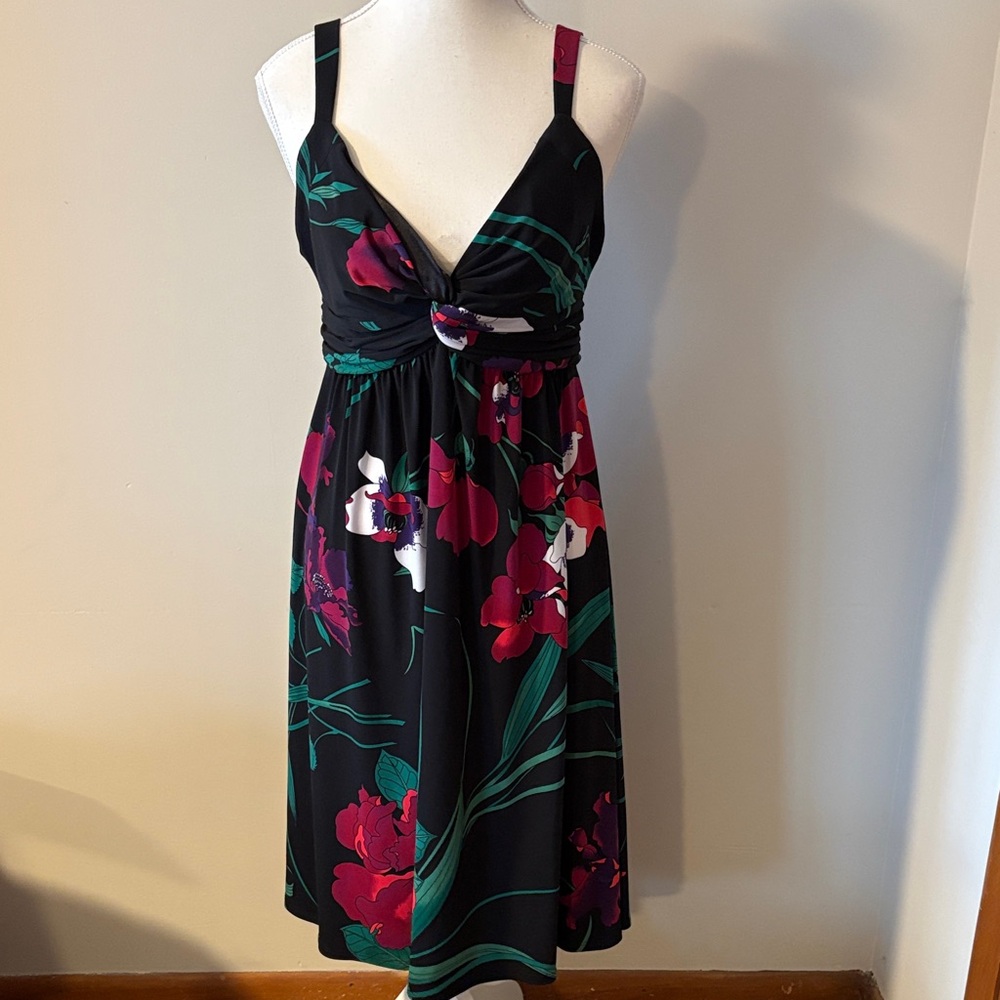 NWOT Tahari Floral Topical Midi Dress. Size Small